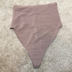NWT SKIMS Women’s Sheer Sculpt Shapewear Thong Sienna